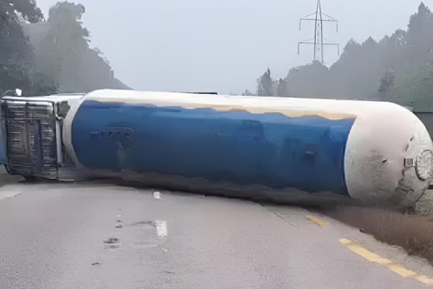 रौतहटया चन्द्रनिगाहपुरय् ग्यास ज्वना वःगु ट्याङ्कर दुर्घटन