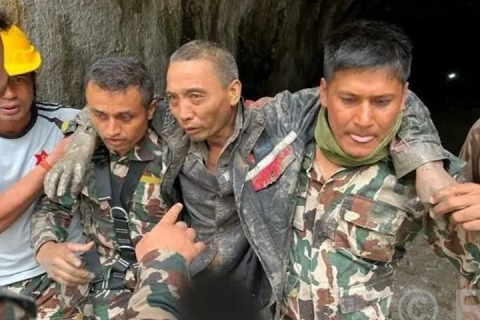 imgछम्ह चिनियाँ नागरिक जीवित हे उद्धार