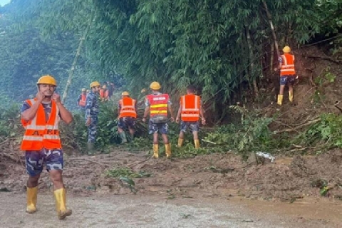 खुसिबाः व चलखं यानाः थीथी राजमार्गय् यातायात अवरुद्ध 