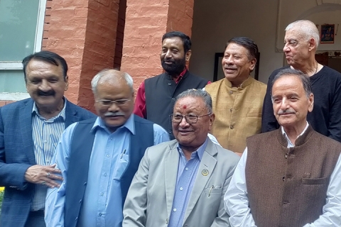 गठनबन्धन सरकारं संविधान संशोधन प्रक्रिया न्ह्यने मयकूगुलि कांग्रेसया नेतातय्स च्यूता काल