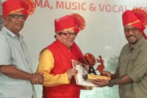 वरिष्ठ सरोदवादक सुदर्शन राजोपाध्याय भारतया पुणेय् ‘कलाक्षेत्रम’ हन 